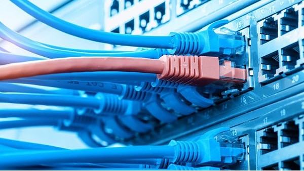 光纖跳線和銅線